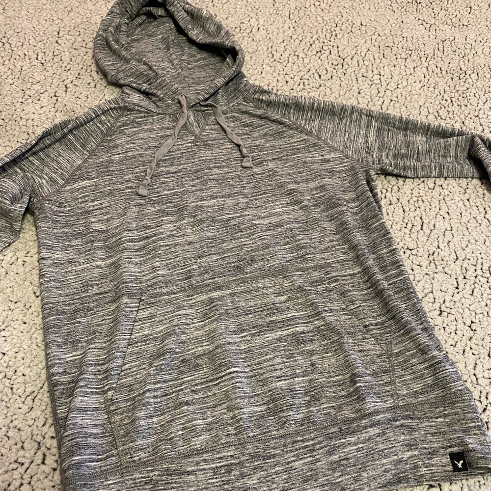 American Eagle - “Super Soft”, classic fit, lightweight hoodie - Size Medium